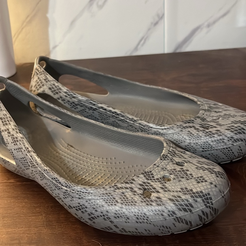 Crocs Gray Patterned Flats
